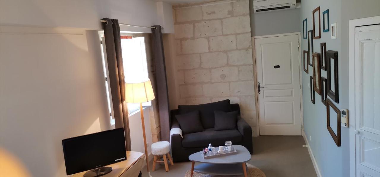 La Demeure Du Goupil Acomodação com café da manhã Brissac-Quince Exterior foto